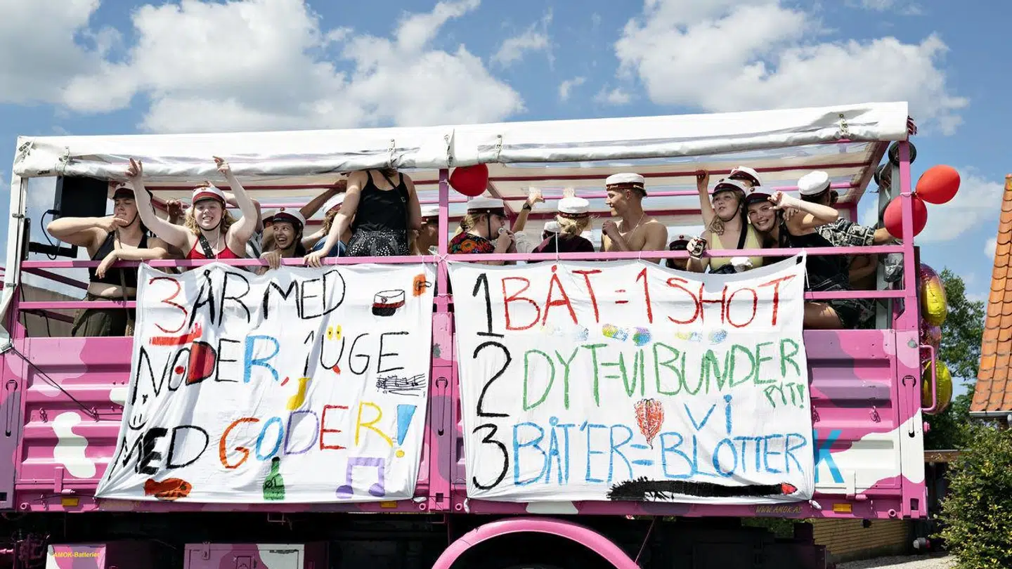 ARKIV. Studenterkørsel som traditionen tilsiger efter dimission i gymnaiset