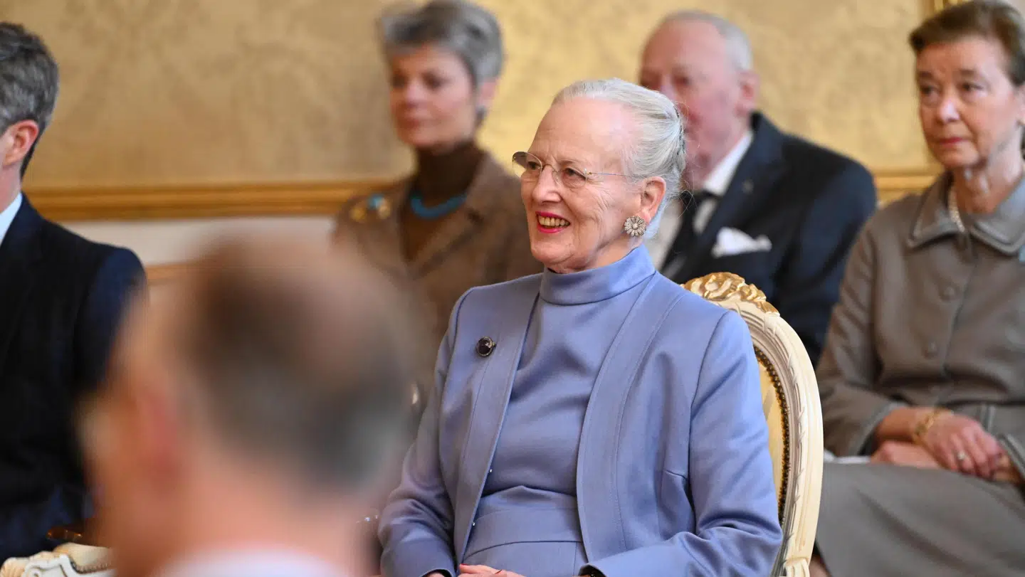 81-årige dronning Margrethe til åbningen af smykkeudstillingen på Amalienborg.