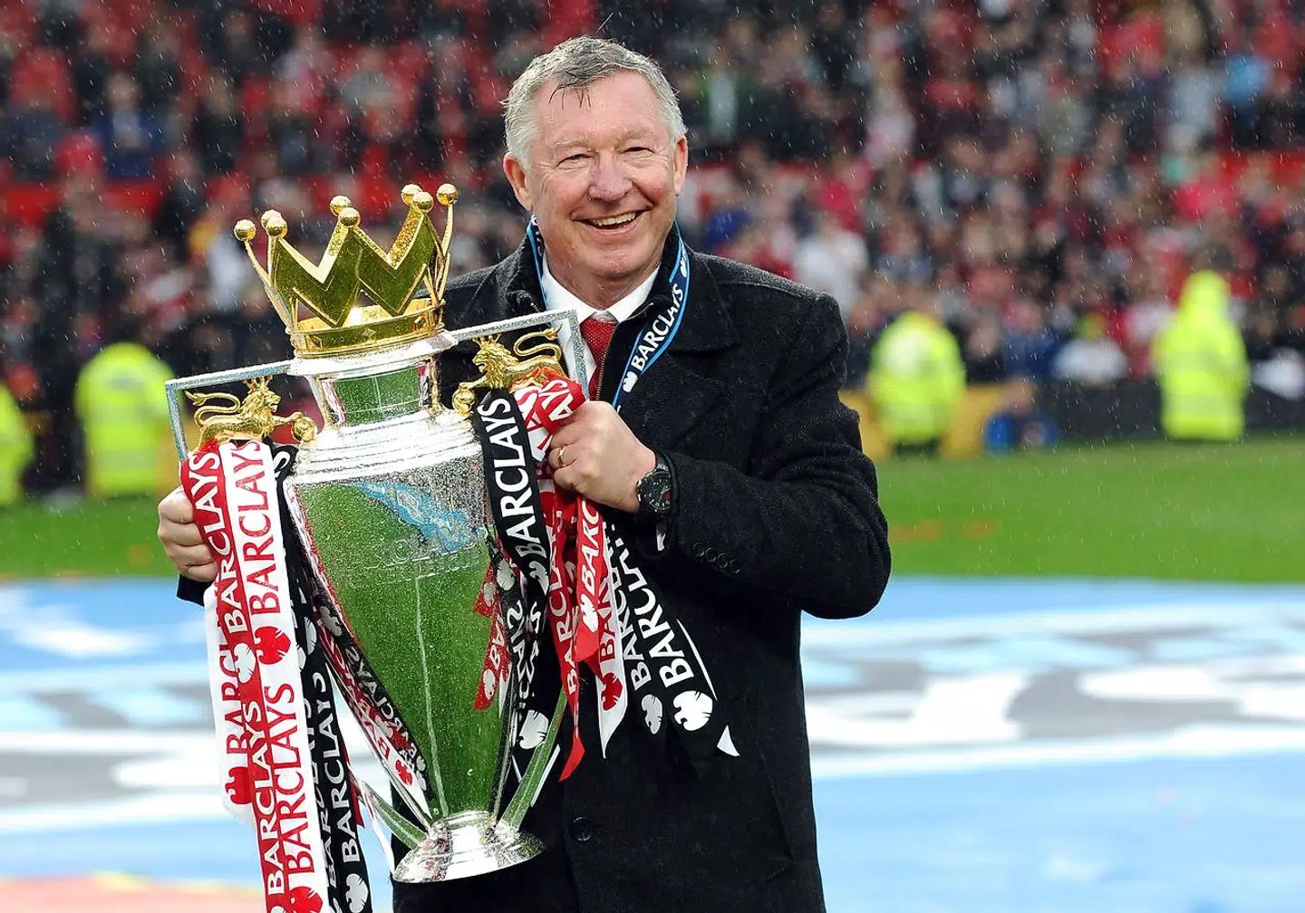 Tidligere United-manager Alex Ferguson med mesterskabstrofæet tilbage i 2013