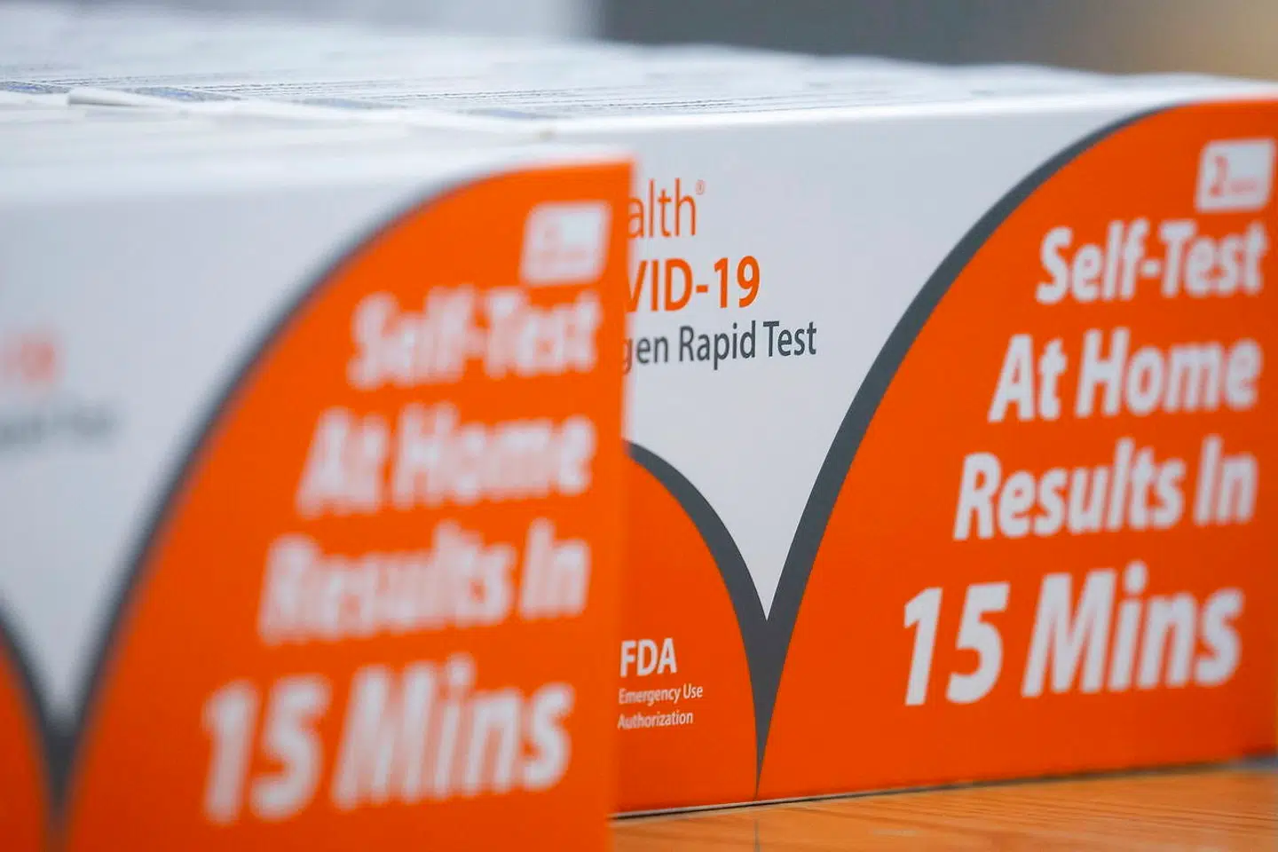 Gratis hurtigtest bliver pakket til medlemmer af offentligheden i Silver Spring, Maryland i USA.