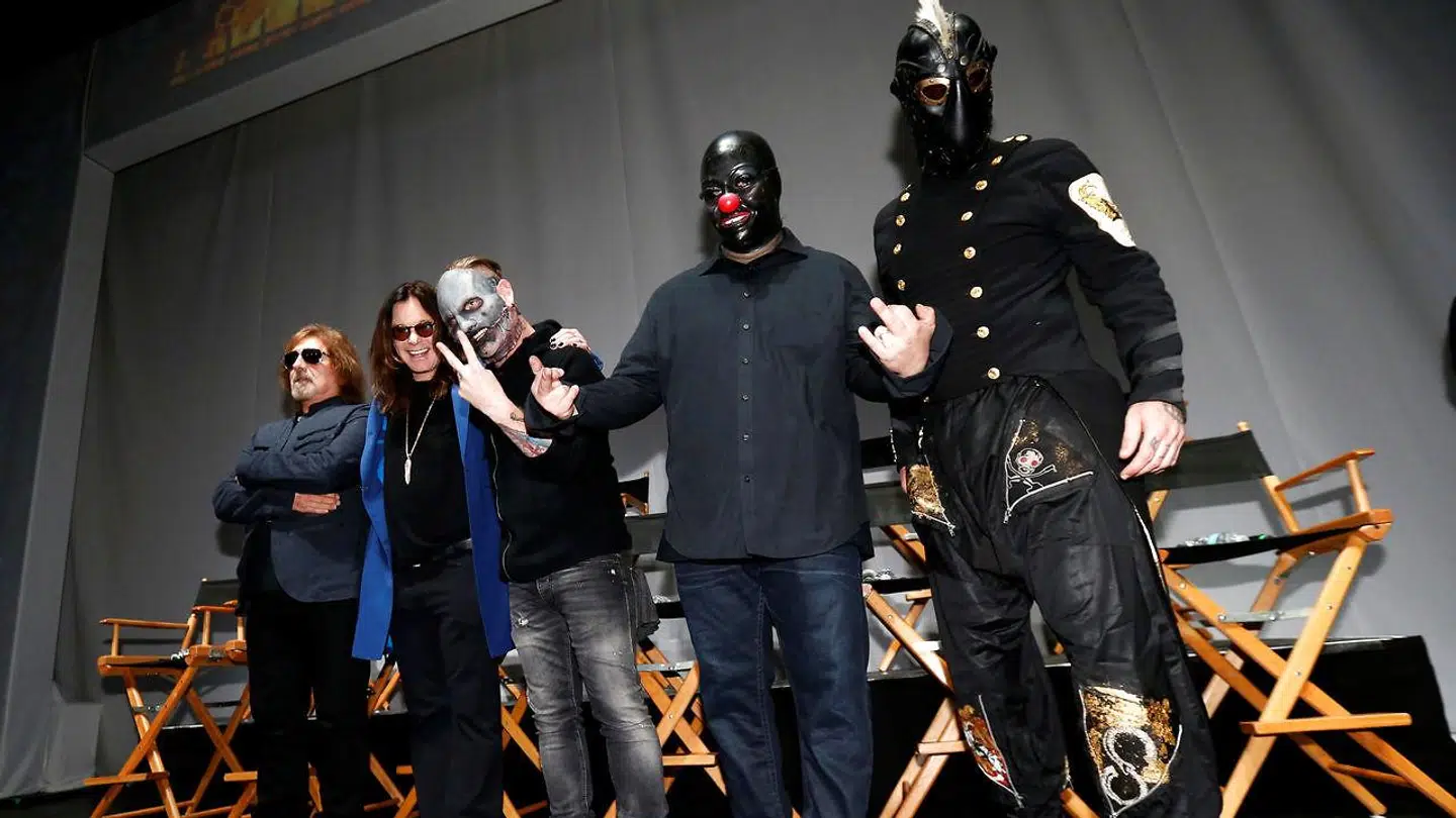Black Sabbath-medlemmerne Ozzy Osbourne og Geezer Butler sammen med Slipknot-medlemmerne Corey Taylor, Shawn Crahan og Sid Wilson til annonceringen af 'Ozzfest møder Knotfest'-festivalen i 2016.