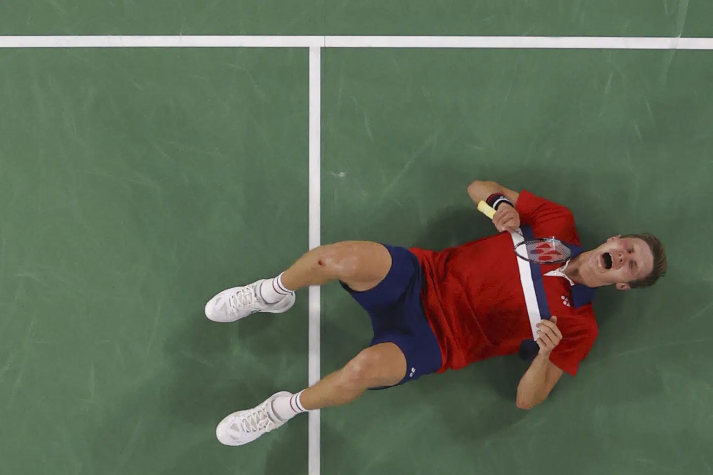 Viktor Axelsen i øjeblikkene efter OL-guldet var kommet i hus sidste år. Lintao Zhang/Reuters