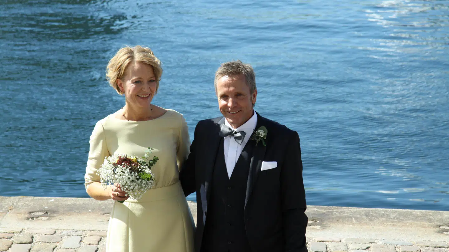 Amalie Mathiassen blev gift med Per Christensen i 2016. Parret blev skilt i 2021, da Amalie Mathiassen opdagede Per Christensens omfattende dobbeltliv.