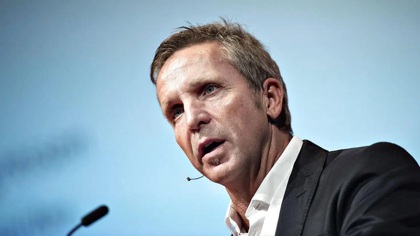 Per Christensen levede i årevis et vildt dobbeltliv med to faste partnere samtidigt, som ikke anede, at forbundsformanden havde flere forhold. Han anvendte både en 3F-lejlighed og 3Fs advokat til henholdsvis at få kvinderne til at tro, at han levede alene og for at hans hemmelighed ikke skulle blive offentligt kendt.