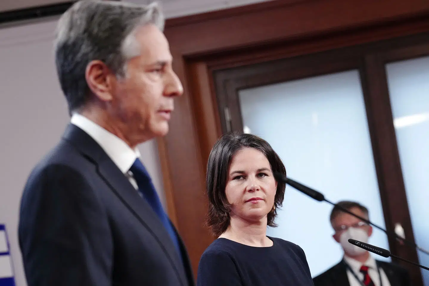 USA's udenrigsminister, Antony Blinken, og hans tyske kollega, Annalena Baerbock, på et pressemøde i Berlin torsdag. De vestlige allierede har truet Rusland med hidtil usete sanktioner, hvis Rusland angriber Ukraine. Pool/Reuters