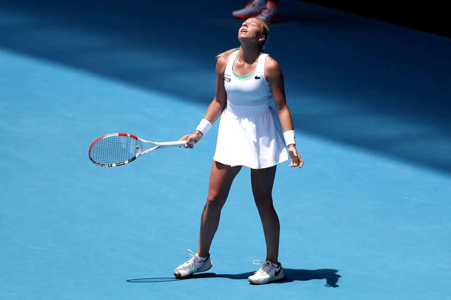 Sjetteseedede Anett Kontaveit fra Estland er færdig ved Australian Open efter at være blevet sendt ud i anden runde af Clara Tauson. Asanka Brendon Ratnayake/Reuters