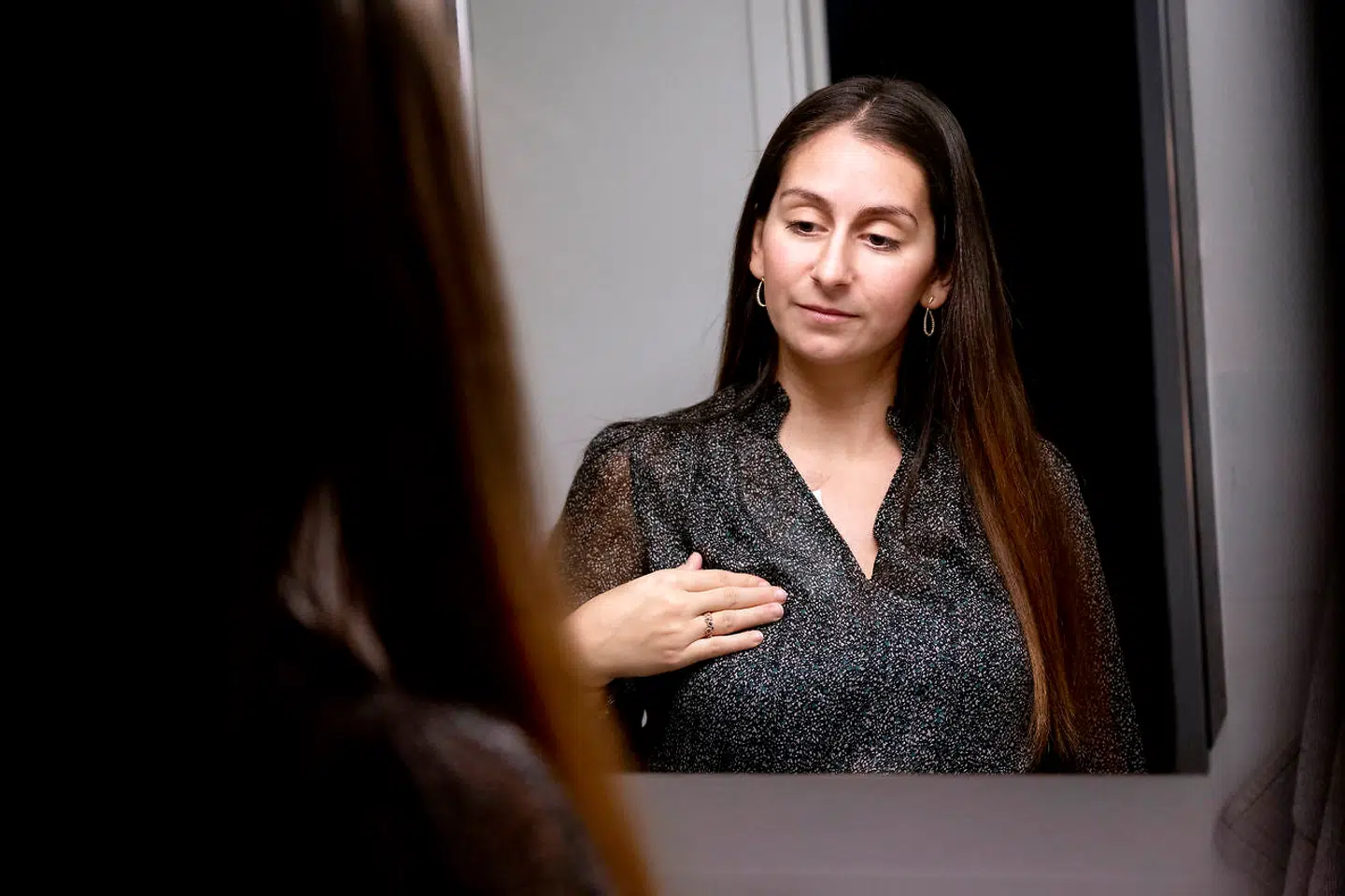 26-årige Patricia, mor til to små piger, er blevet diagnostiseret med angiosarkom –en meget sjælden kræftform, hvor der ingen erfaringer for behandling er i Danmark. Derfor er det nødvendigt, at hun får behandling i udlandet. Patricia har fået fjernet sit venstre bryst og den knude, der var opstået der. Desværre er risikoen for tilbagefald kæmpestor, og det vil være nødvendigt med præventiv kemo, som Danmark indtil videre har afslået grundet for lidt erfaring med lige netop dette her i landet.