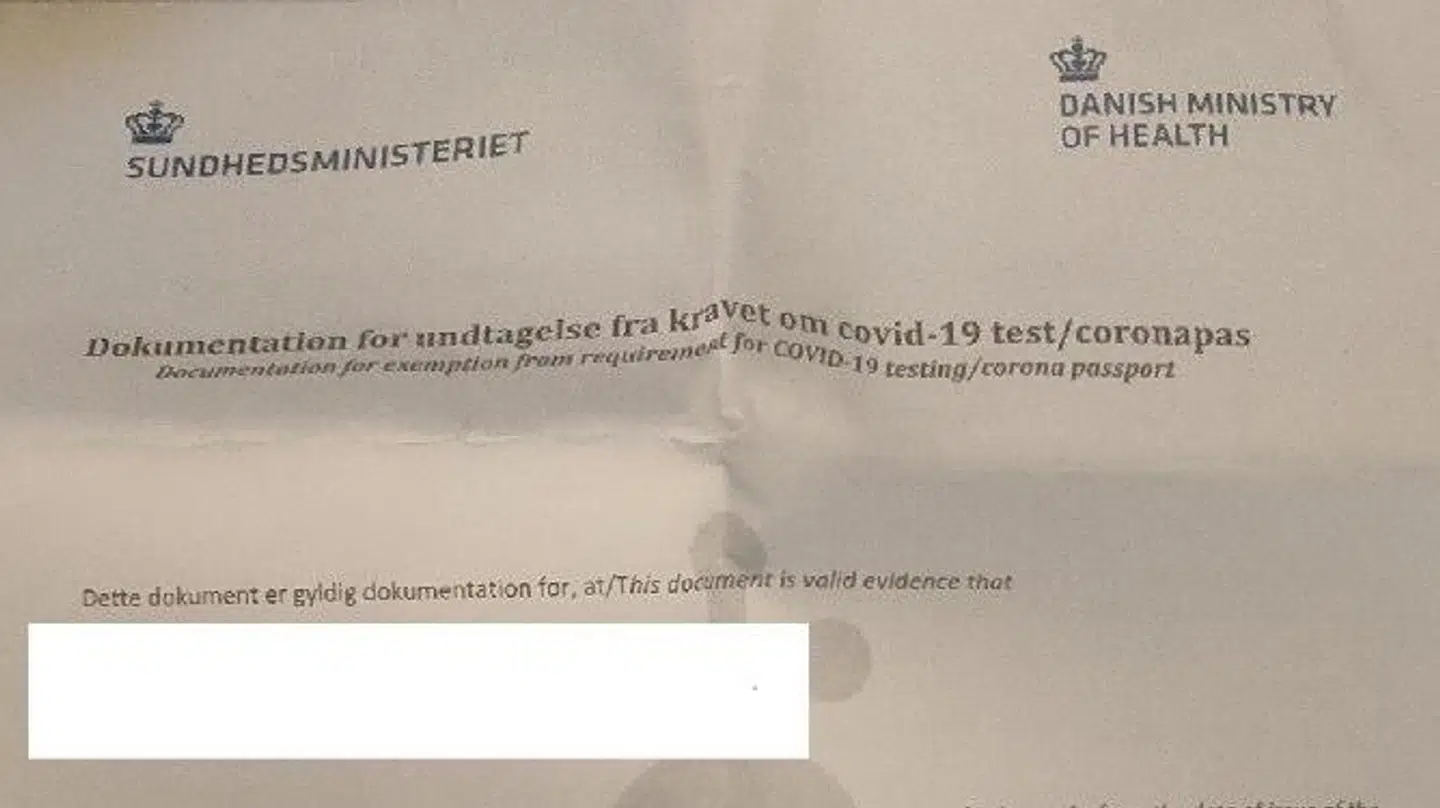 Her ses det stykke papir, der fritager Nicklas for mundbindet.