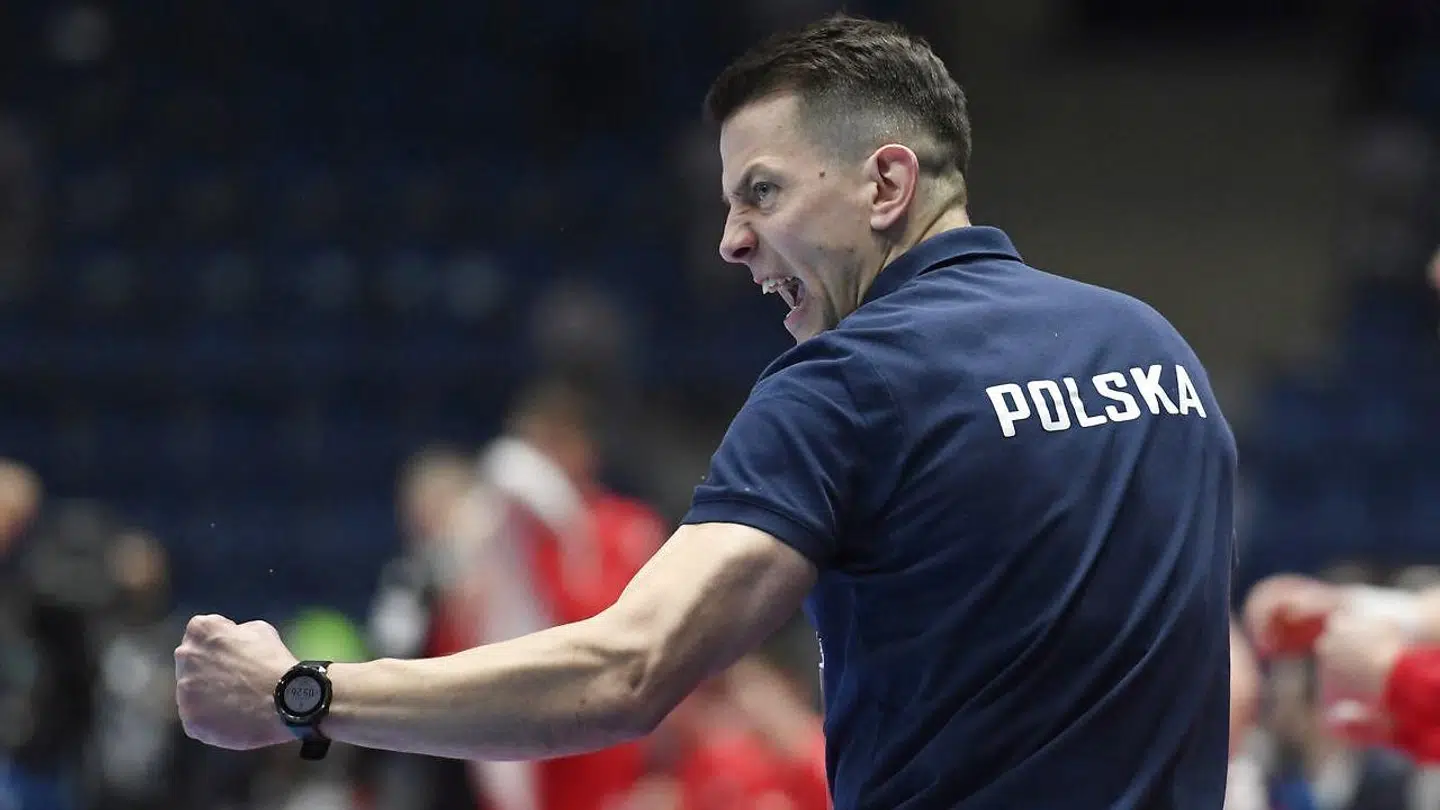 Polens landstræner Patryk Rombel samt resten af truppen måtte tidligt op og til corona-test.