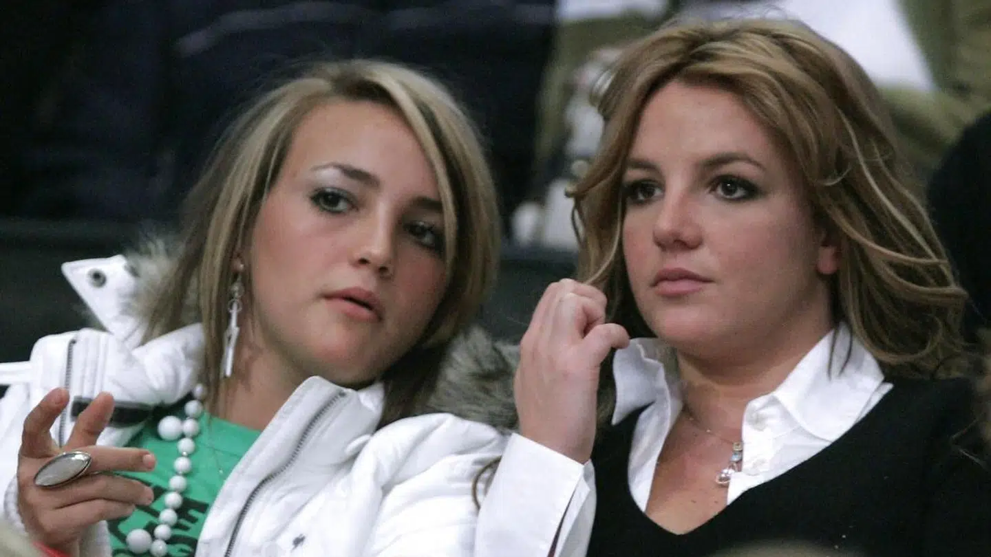 Jamie Lynn Spears og Britney Spears til NBA-kamp i december 2006.