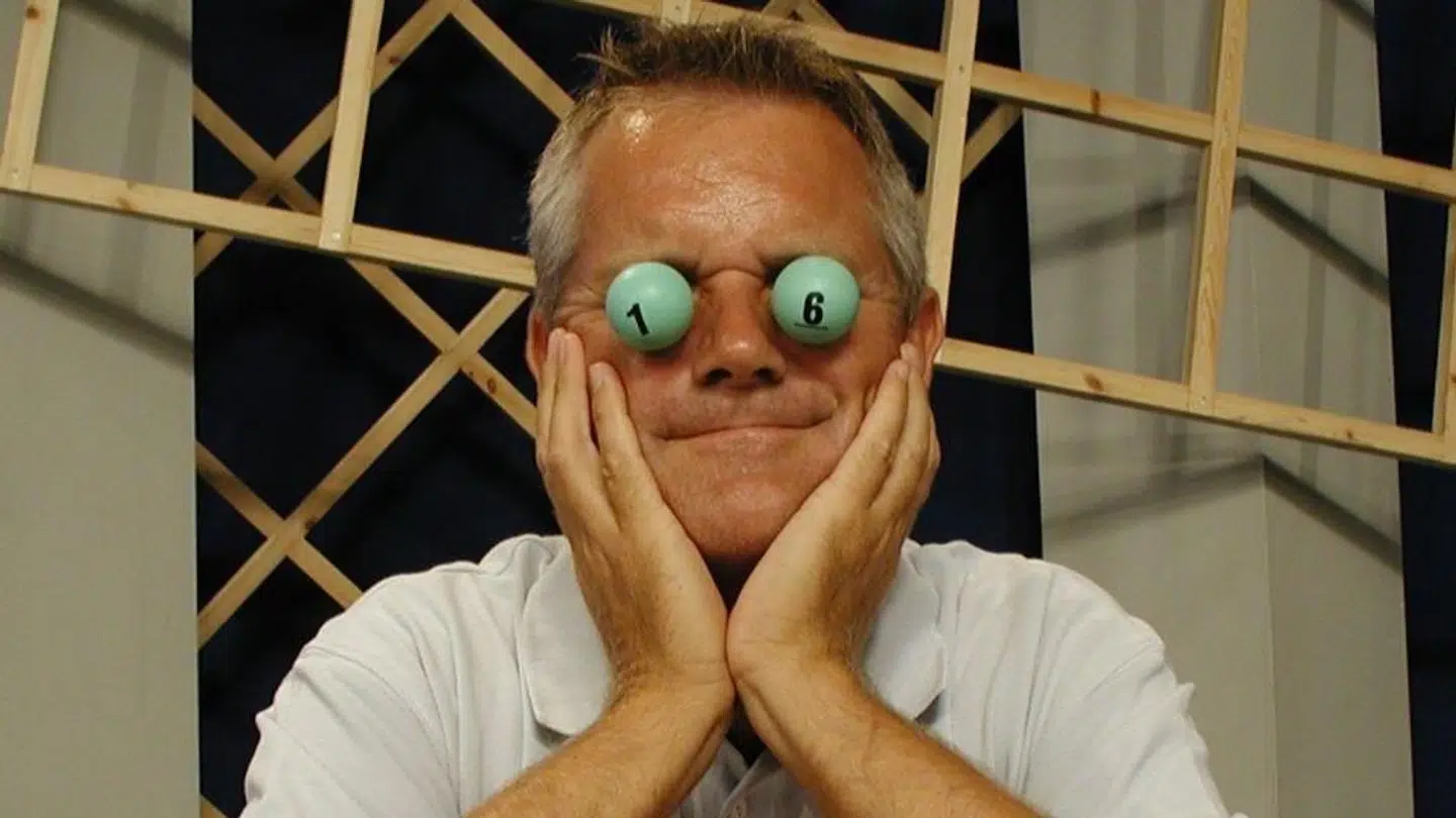 Selvom hilsner, samtaler og hygge fylder en del i SIFAs TVBingo, så er bankospillene klart det vigtigste element, fortæller Peter Skram.