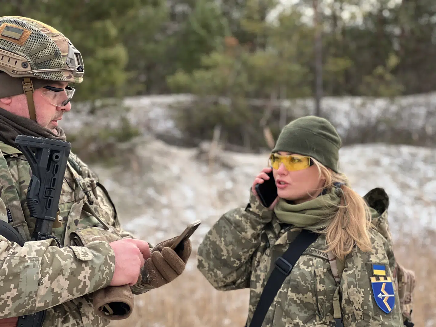 Også helt unge kvinder har meldt sig frivilligt for at forsvare Ukraine i en eventuel kommende krig mod Rusland.