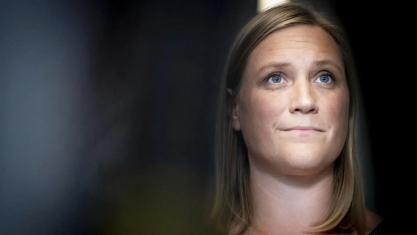 Eva Flyvholm (Ø) kritiserer Kongehuset.