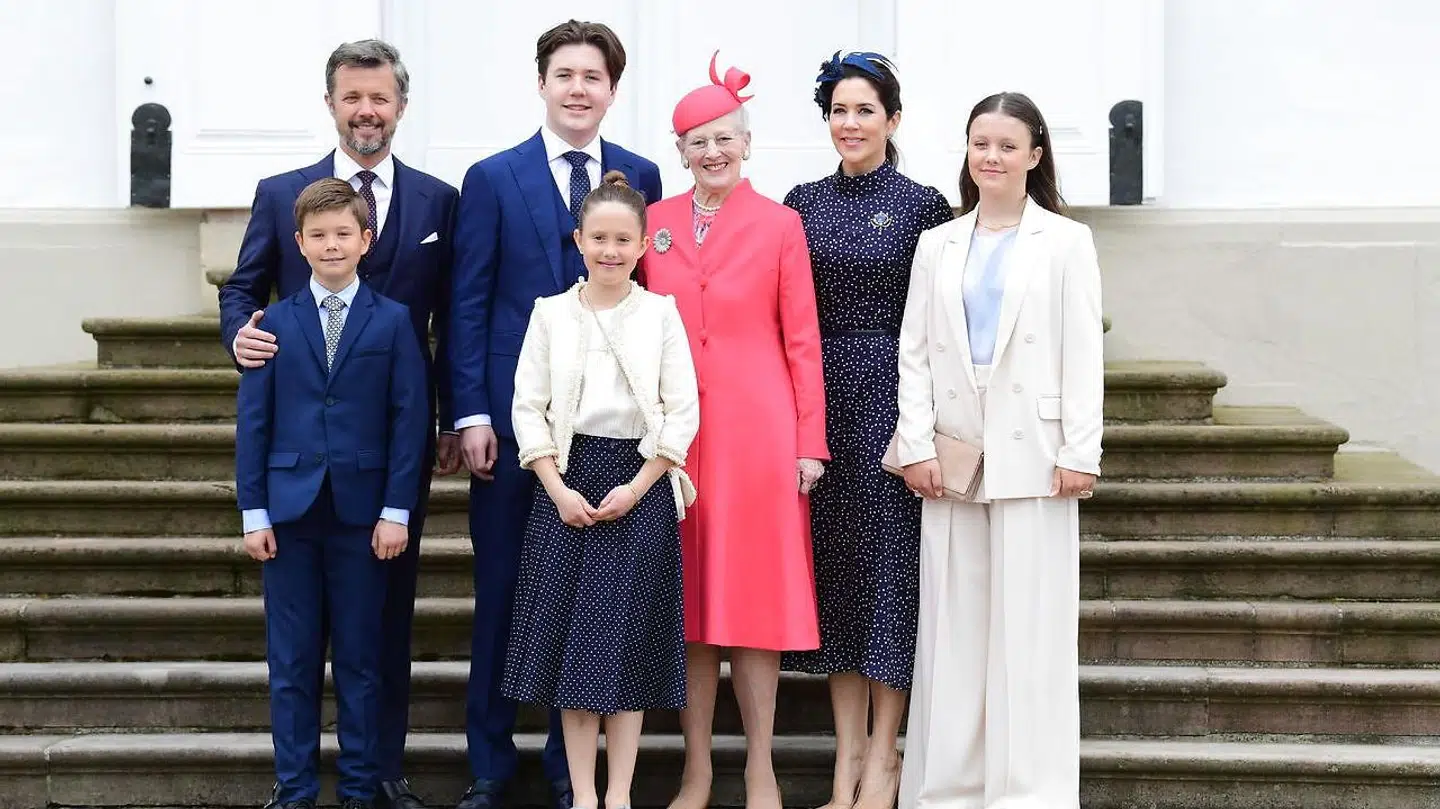 Kronprinsfamilien med Dronningen ved Prins Christians konfirmation.