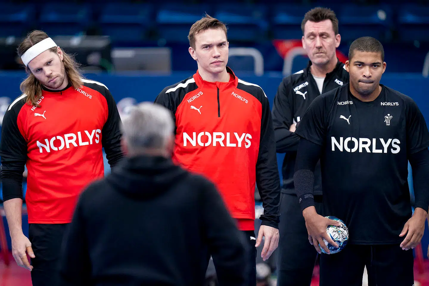 Mikkel Hansen, Lasse Andersson og Mads Mensah under dagens træning i Debrecen, fredag den 14 januar 2022. (Foto: Liselotte Sabroe/Ritzau Scanpix)