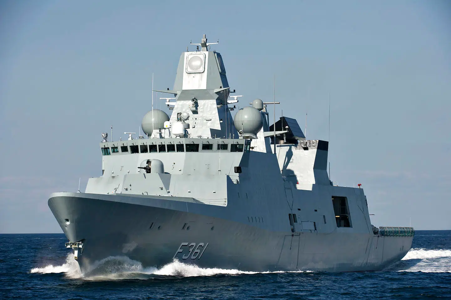 En af Søværnets fregatter (Foto: Jens Nørgaard Larsen/Scanpix 2016)