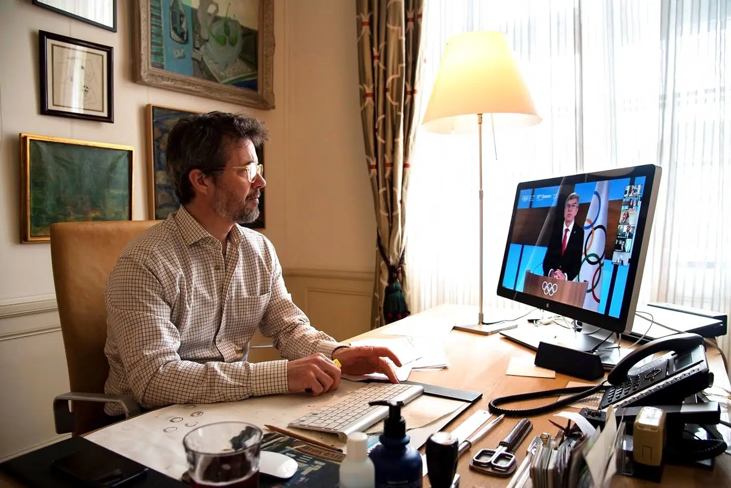 Som medlem af Den Olympiske Komité deltog kronprins Frederik virtuelt i den 137. IOC-session den 10.-12. marts 2021. Foto: Kongehuset.