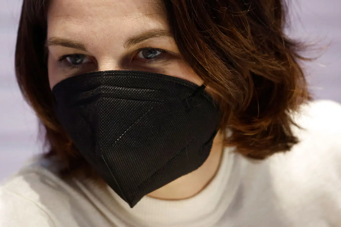 Tysklands udenrigsminister, Annalena Baerbock, fortæller på EU-møde i Brest, at hun i næste uge rejser til Rusland for at forhandle om Ukraine-krisen. Rusland vil være optaget af, hvornår det kan begynde at sende gas til Tyskland gennem gasledningen Nord Stream 2. Også den er hvirvlet ind i konflikten om Ukraine. Stephane Mahe/Reuters