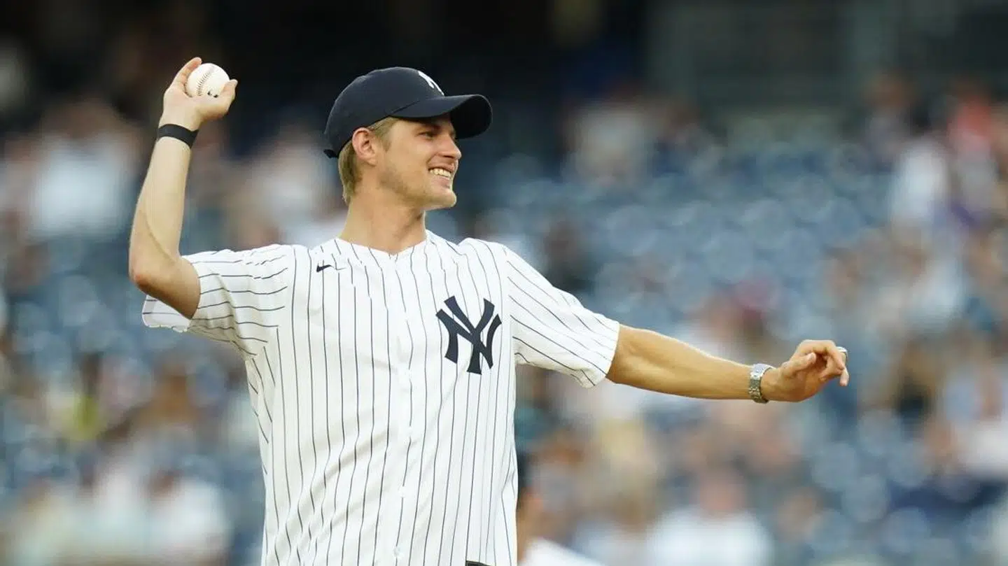 Marcus Ericsson giver bolden op til en Yankees-kamp.