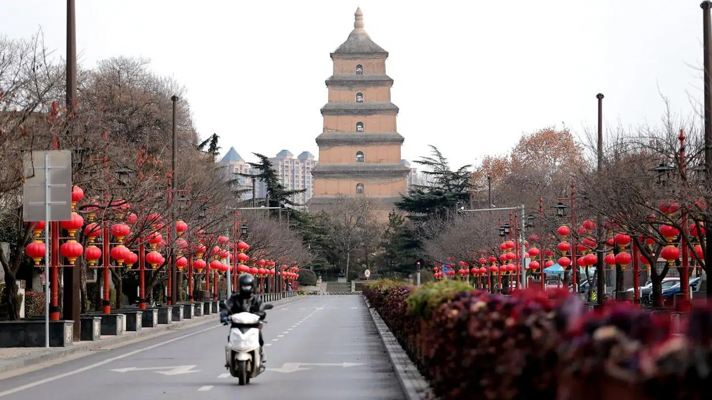 Amnge gader ligger øde hende i millionbyen Xian på grund af restriktionerne.