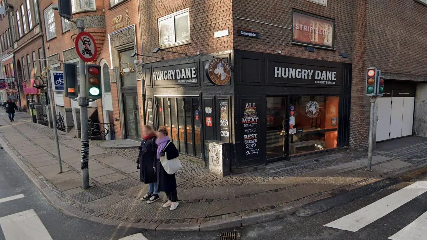 Her ses den hedengangne Hungry Dane på Gammel Torv i København K. Foto: Google Street View
