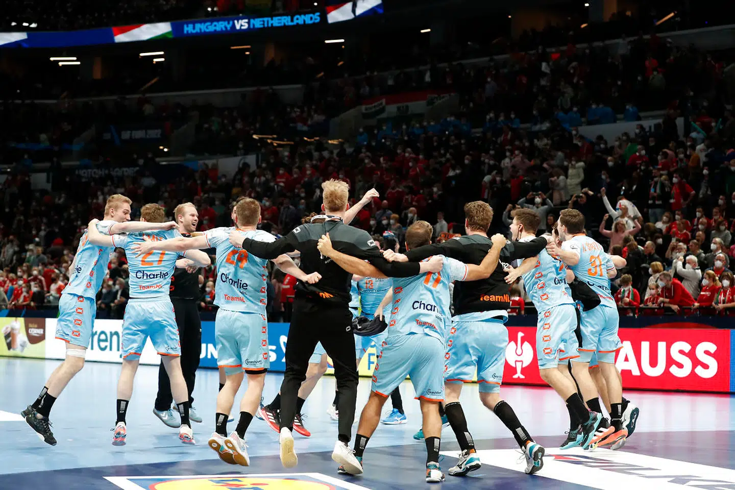 De hollandske spillere var i ekstase, da de slog Ungarn ved Em i håndbold.