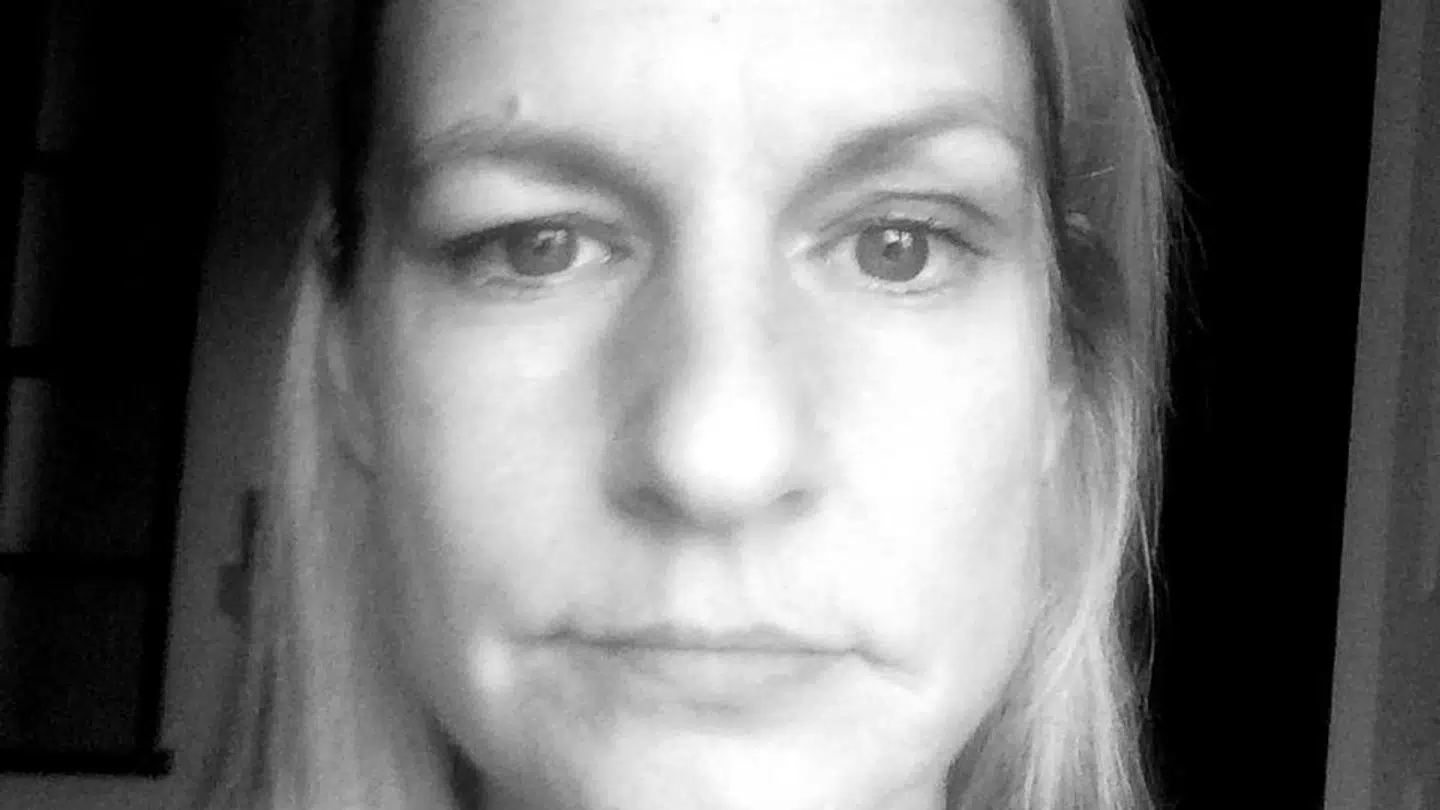 Efter skaden fortæller Kris Nielsen, at hendes øje er begyndt at hænge – især når hun er udmattet.