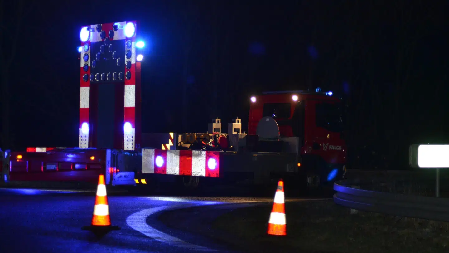 Fynske Motorvej var spærret i flere timer efter den voldsomme ulykke, hvor en mandlig bilist mistede livet.
