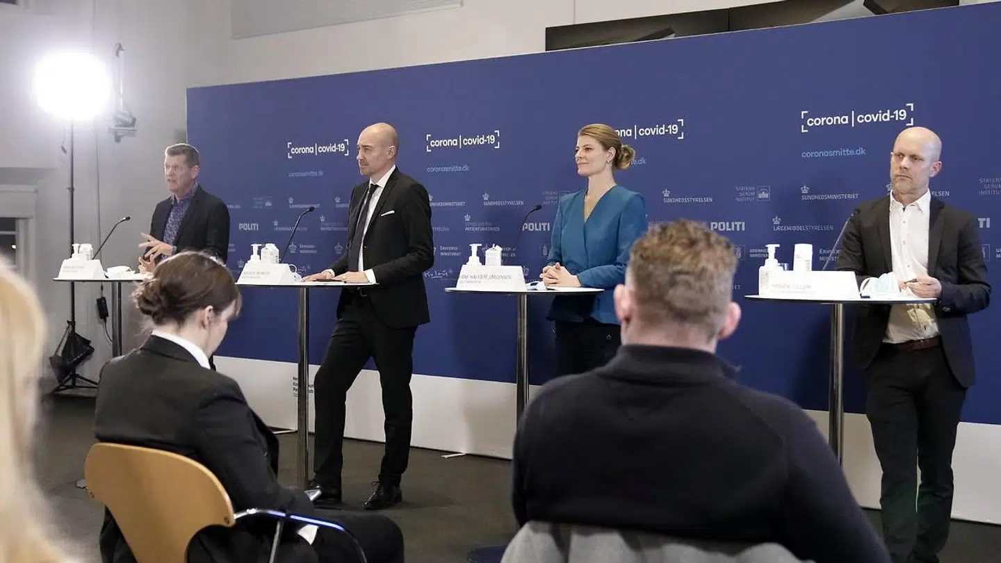 Sundhedsminister Magnus Heunicke, kulturminister Ane Halsboe-Jørgensen, direktør i Statens Serum Institut, Henrik Ullum og direktør i Sundhedsstyrelsen, Søren Brostrøm deltager i pressemødet.