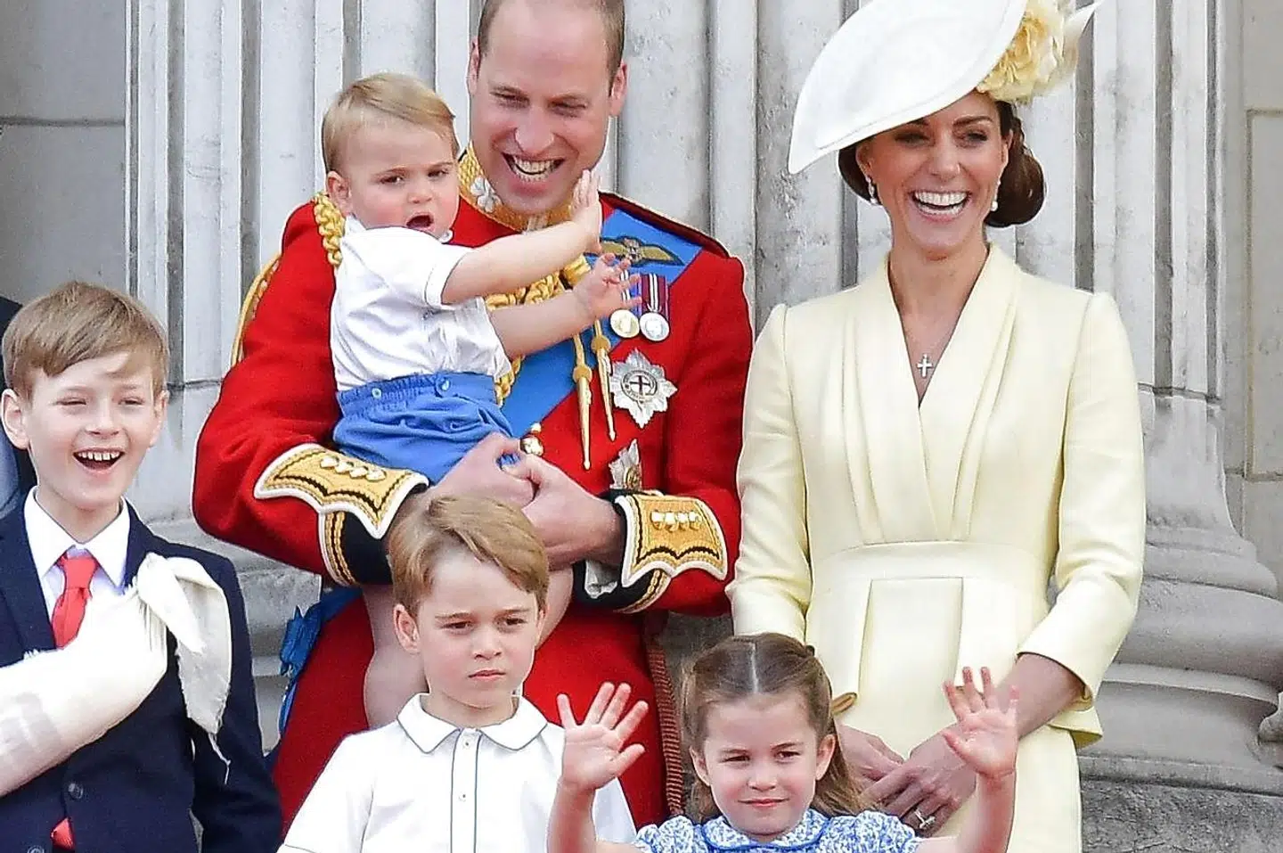 I over ti år har Kate Middleton været et fuldgyldigt medlem af det britiske kongehus som hertuginde Cathrine. Her ses hun med prins William og deres tre børn.
