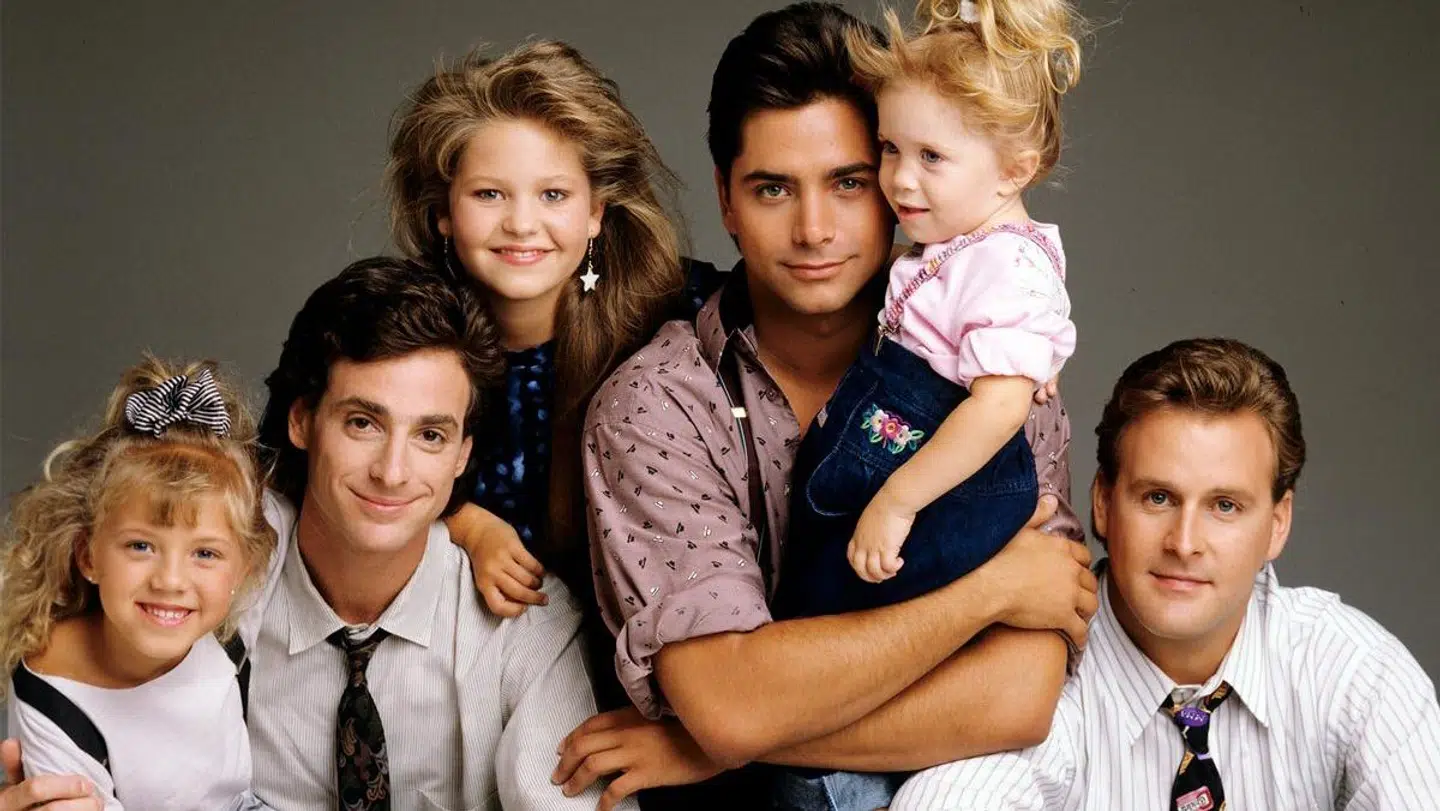 Familien i 'Full House' (fra venstre mod højre): Jodie Sweetin, Bob Saget, Candace Cameron Bure, John Stamos, Mary Kate/Ashley Olsen og Dave Coulier.