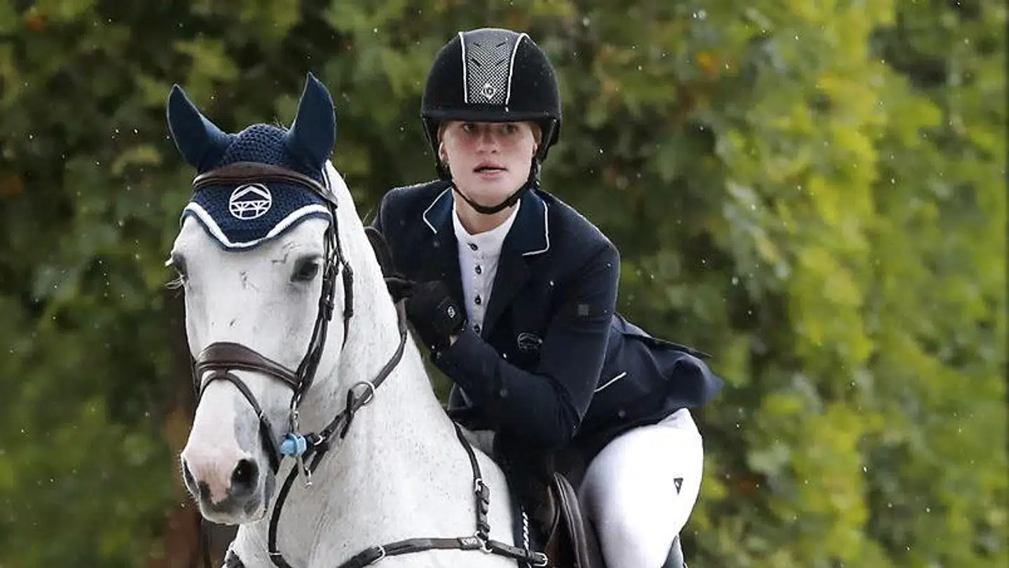 Jennifer Gates dyrker også ridebanespringning.