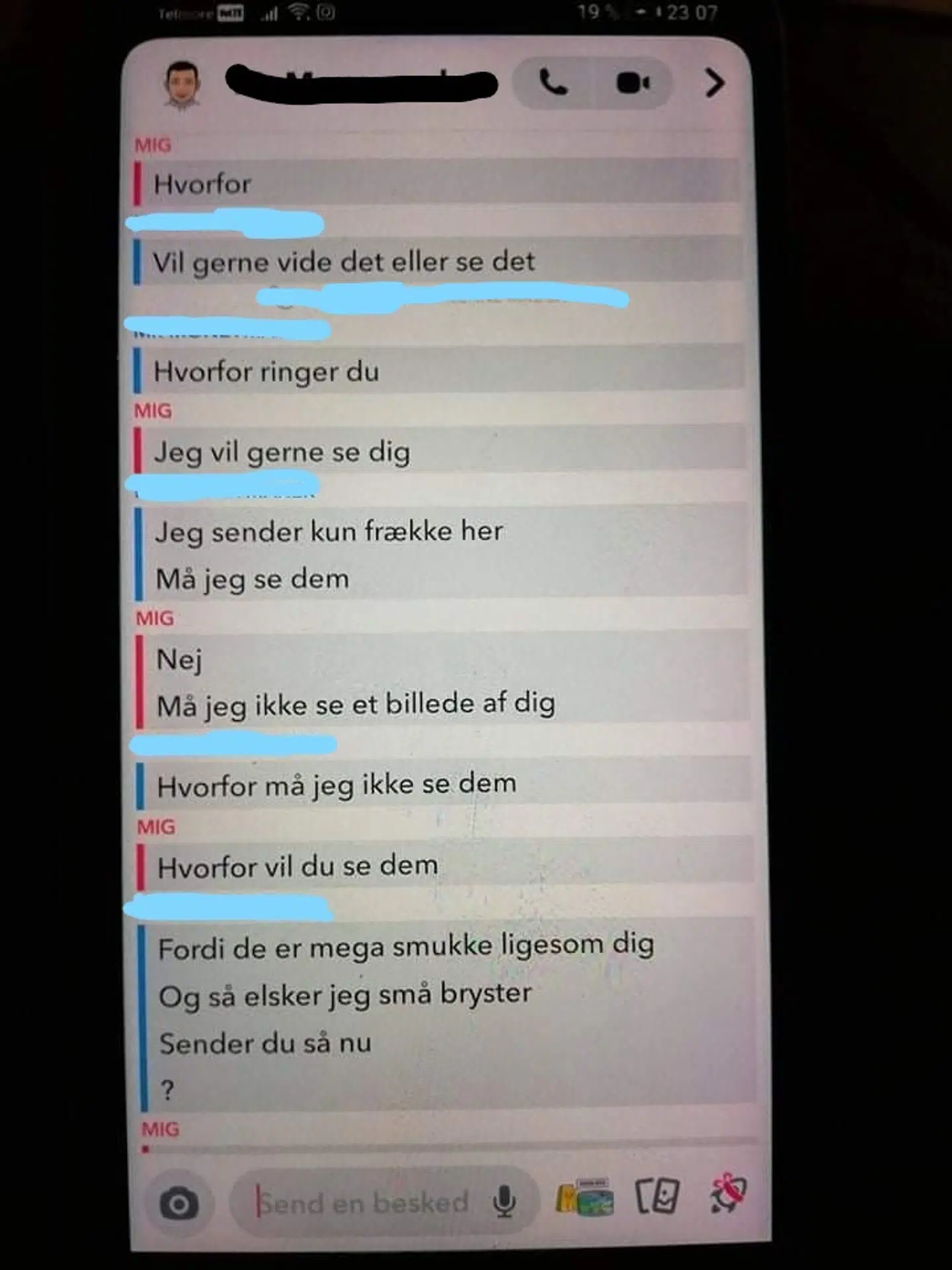 Den fremmede forsøgte gentagende gange at lokke billeder fra, hvad han troede var en tiårig pige.
