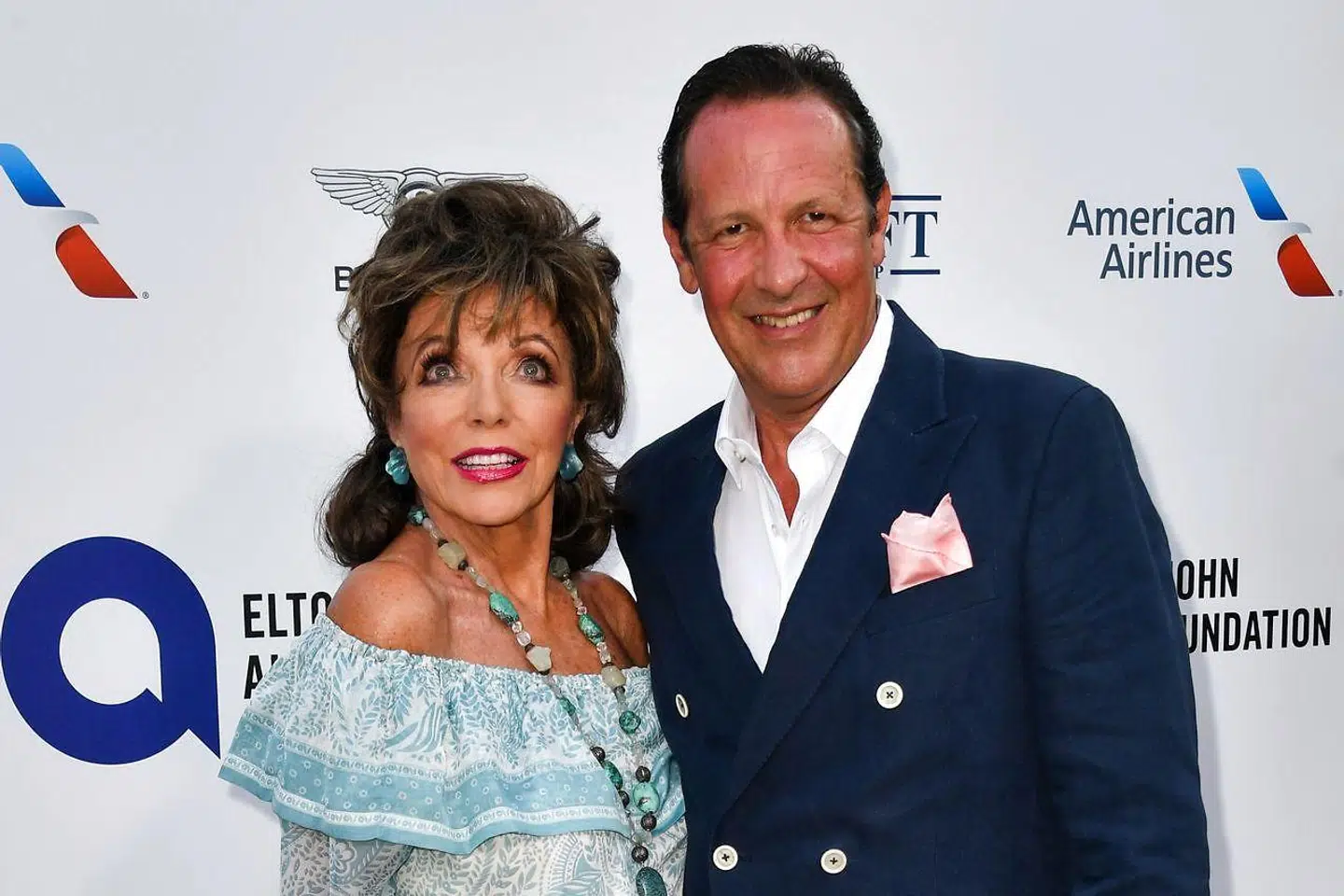 88-årige Joan Collins har siden 2002 været i et lykkeligt ægteskab med 57-årige Percy Gibson.