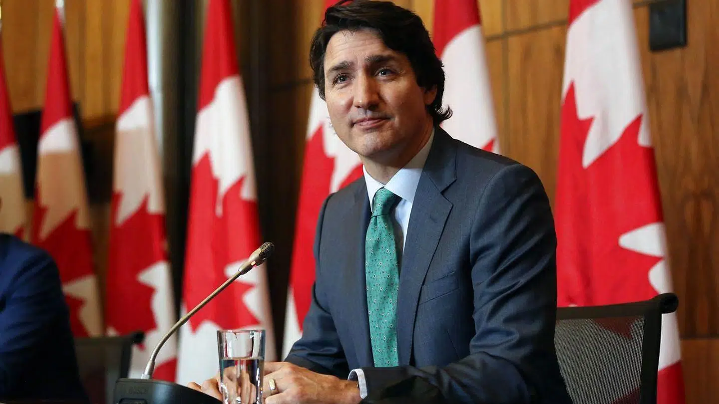 Premierminister Justin Trudeau var mildest talt sur under et pressemøde, da han blev spurgt ind til turen. 'Ekstremt frustrerende' får han blandt andet sagt.