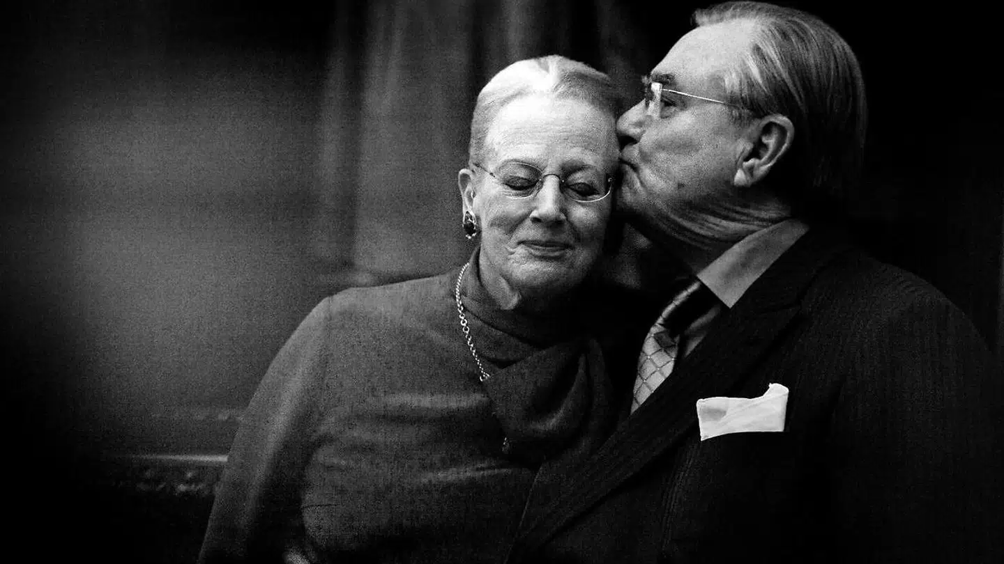 En kærlig stund mellem prins Henrik og dronning Margrethe i anledning af 40-års jubilæet i 2012.