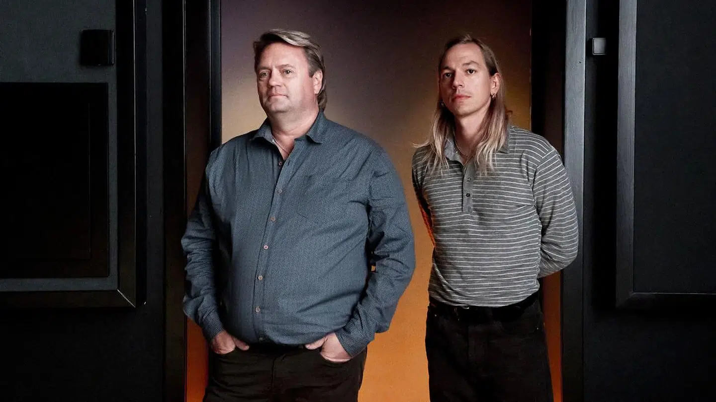 Instruktør Jesper Dalgaard har lavet dokumentarfilmen 'Kandis for livet', en film om Johnny Hansen og hans fans. De er sammen på besøg i biografer i hele landet for at tale om filmen. Her fra biografen Format i Ballerup.