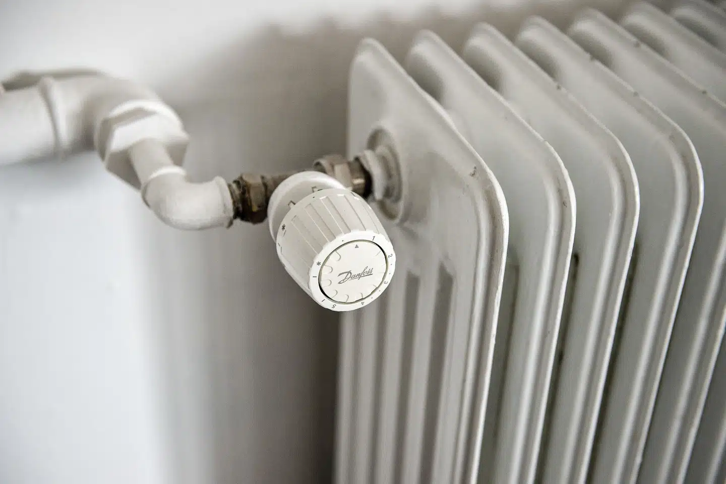 I 2022 er der udsigt til et fald i flere danske familiers rådighedsbeløb på grund af høje energipriser på især gas. Men til næste år - i 2023 - ventes energipriserne at falde, og det kan sammen med en betydelig lønvækst give familier knap 1500 kroner mere mellem ænderne. Det skriver Danske Bank i en prognose. (Arkivfoto). Henning Bagger/Ritzau Scanpix