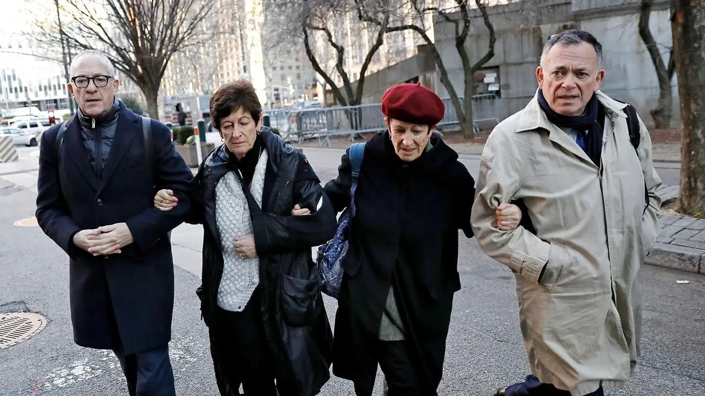 Kevin Maxwell, Christine Maxwell, Isabel Maxwell og Ian Maxwell, brødre og søstre til Ghislaine Maxwell, har støttet deres søster gennem det hele - og har været til stede ved både retssagen og nu også strafudmålingen.