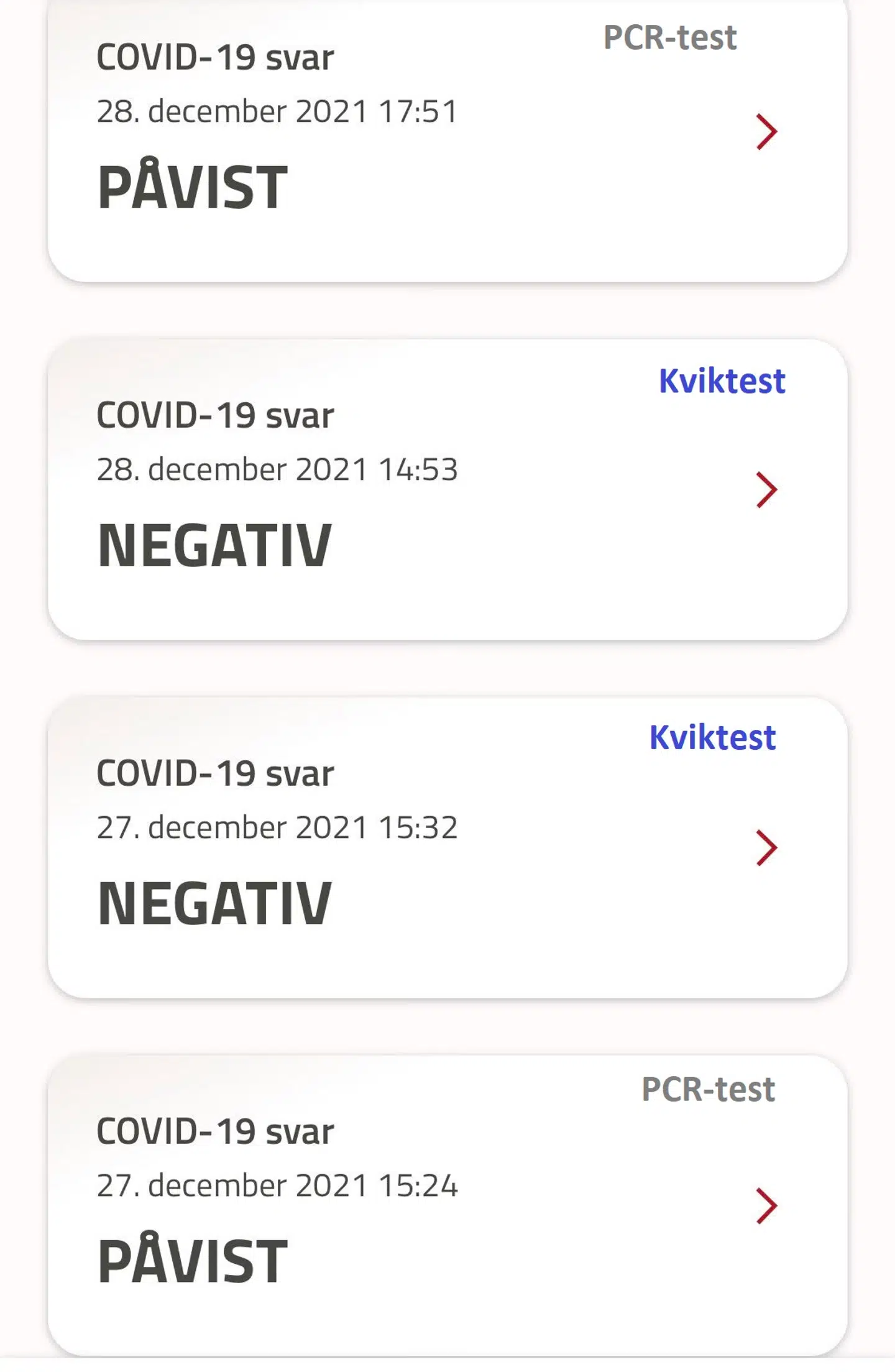 Sebastians testsvar fra 27.-28. december. De to test 27. december er foretaget med otte minutters interval, men den ene – pcr-testen – er positiv, mens den anden – kviktesten – er negativ.