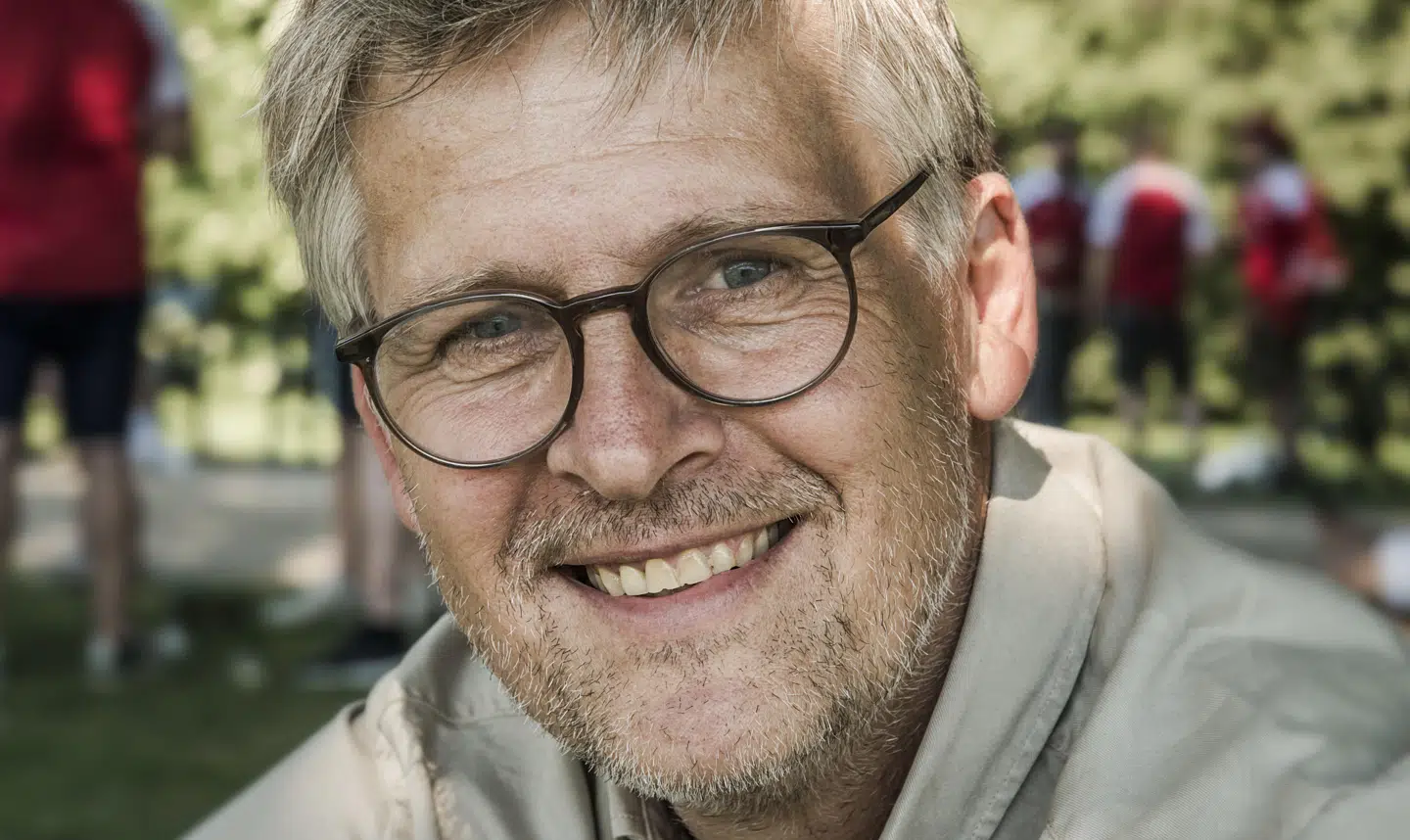 Elsket kommentator på Discoverys kanaler. Dansk mester og europamester for længe siden. Tidligere træner i Superligaen i Silkeborg og Sønderjyske. I et livslangt kærlighedsforhold til engelsk og international fodbold