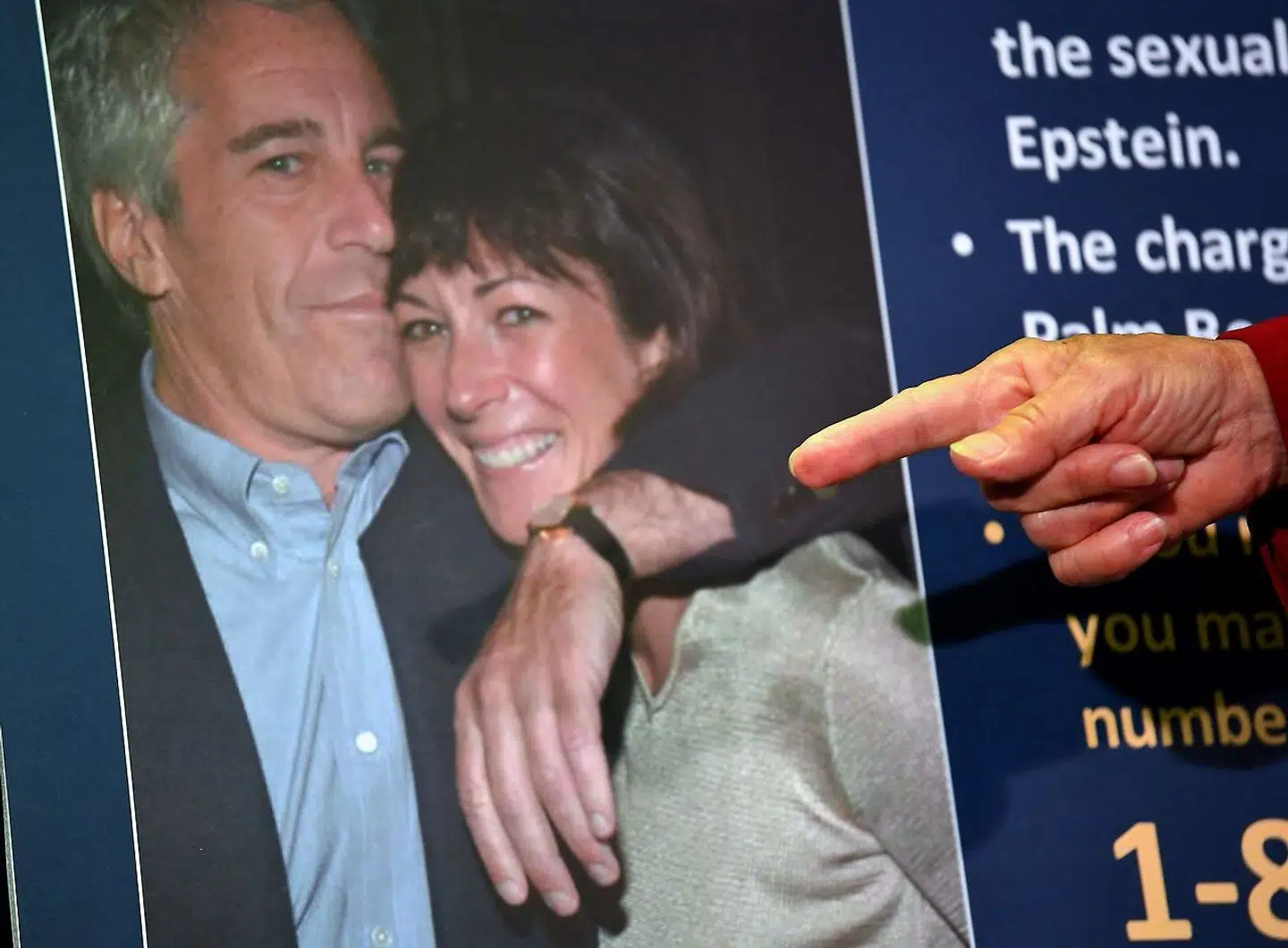 Ghislaine Maxwell fotograferet med nu afdøde Jeffrey Epstein.