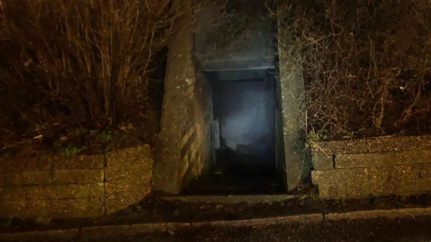 Beredskabet var kaldt ud til en brand i en bunker på Lille Borgergade i Nørresundby. Her var der sat ild til noget affald.