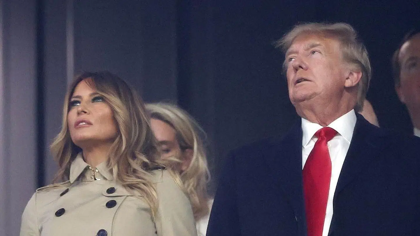 Melania Trump sammen med sin mand, den tidligere præsident Donald Trump, under en baseballkamp i Atlanta den 30. oktober.