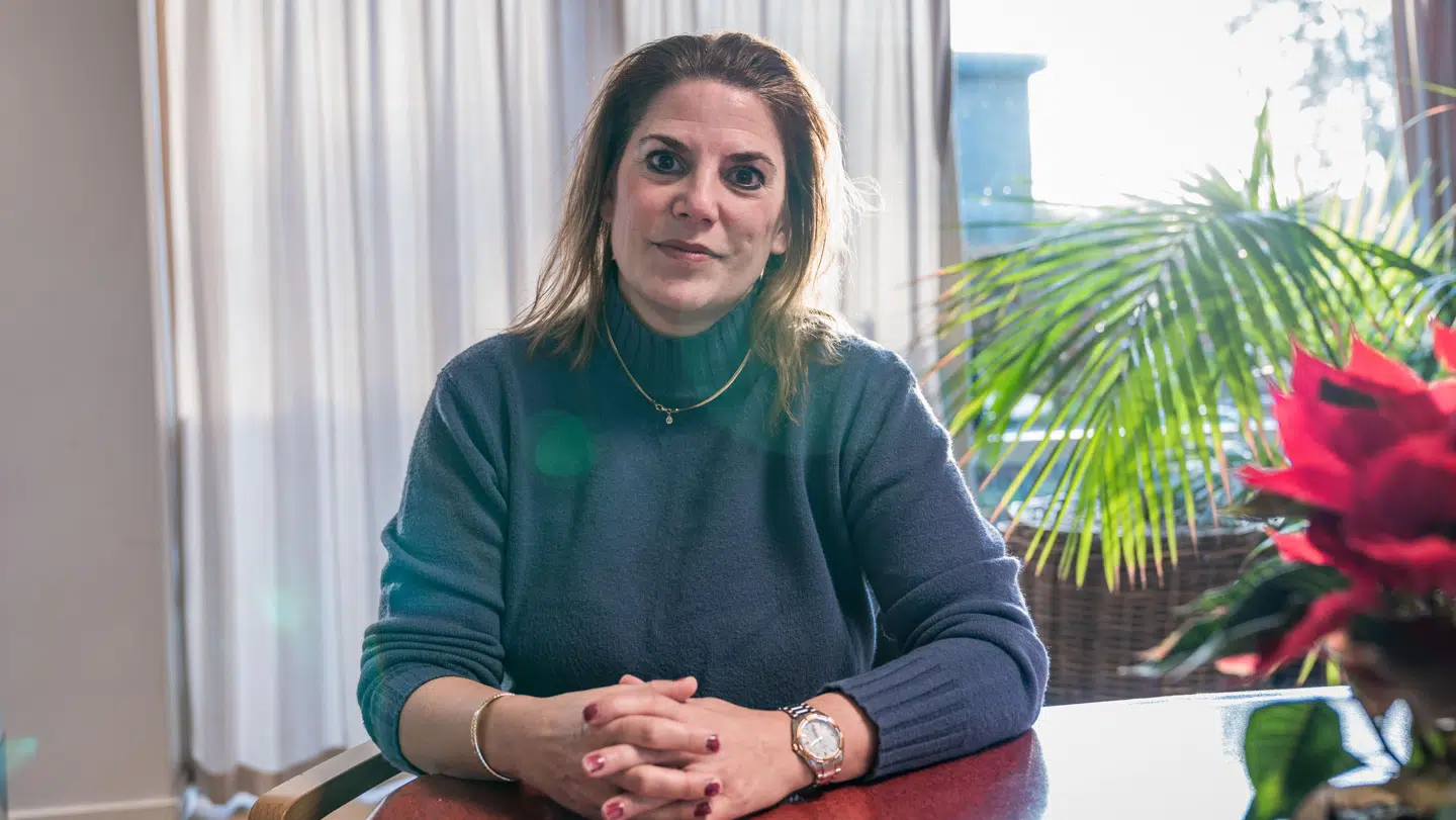 Der er pyntet godt op til jul på Polly Dutschkes plejehjem. Selv har hun tidligere haft et anstrengt forhold til jul, men da hun selv fik børn, blev julen noget glædesfuldt for hende, selvom det stadig stikker i hjertet på dødsårsdagen den 24. december.