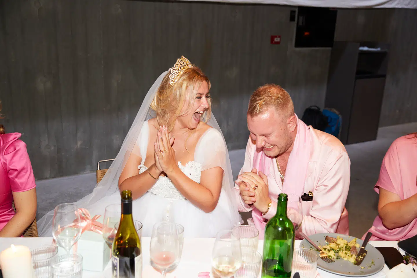 Festen blev holdt på Hammershus. Og vekslede mellem rørende øjeblikke og vilde latterbrøl.