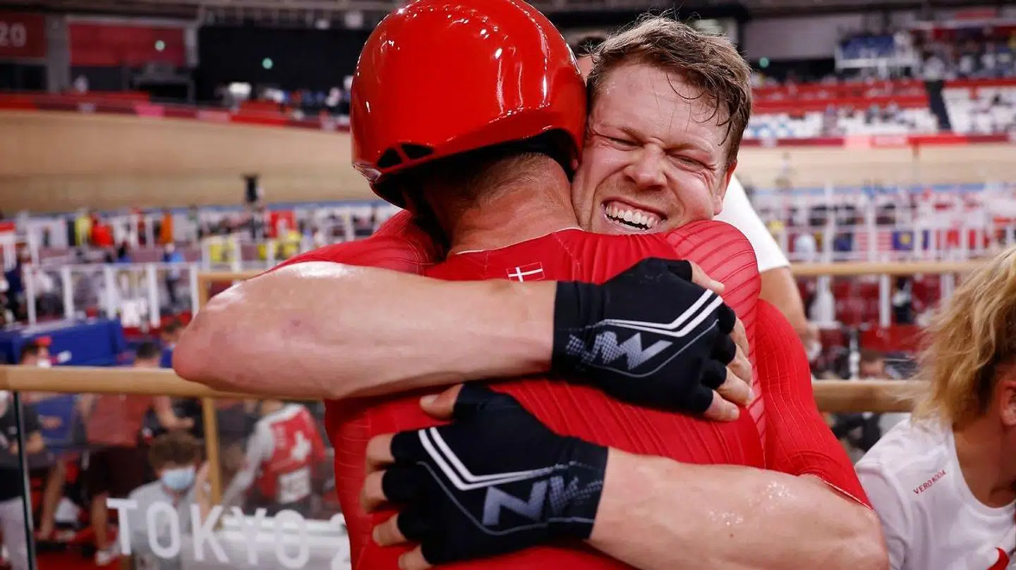 Lasse Norman Hansen og Michael Mørkøv kort efter at have sikret OL-guldet.