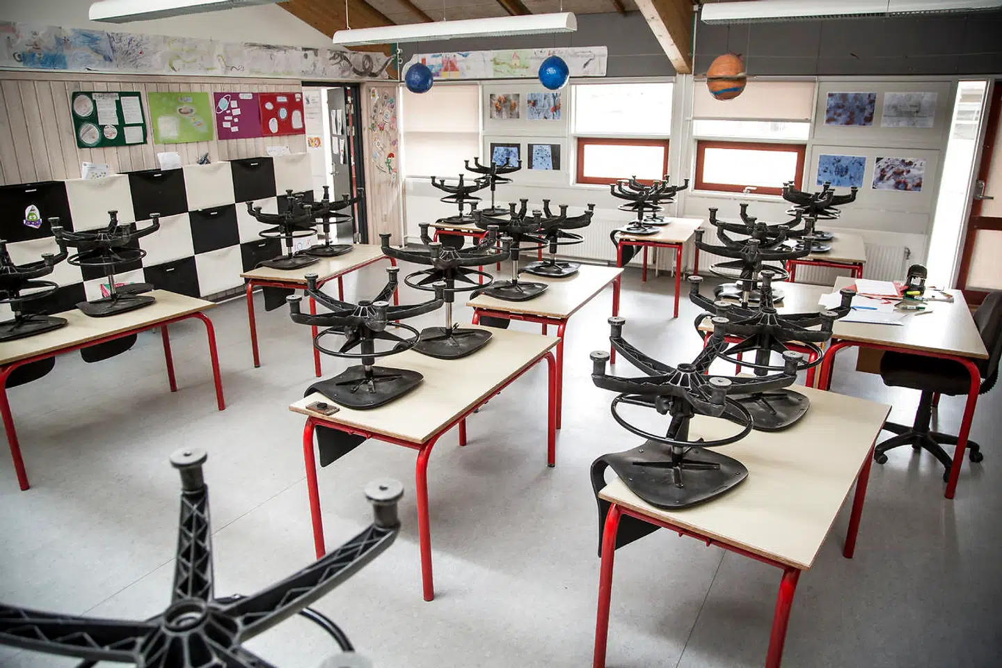 15. december blev danske skolelever sendt på tidlig juleferie på grund af den stigende smitte. 5. januar skal de efter planen tilbage i klasselokalerne.