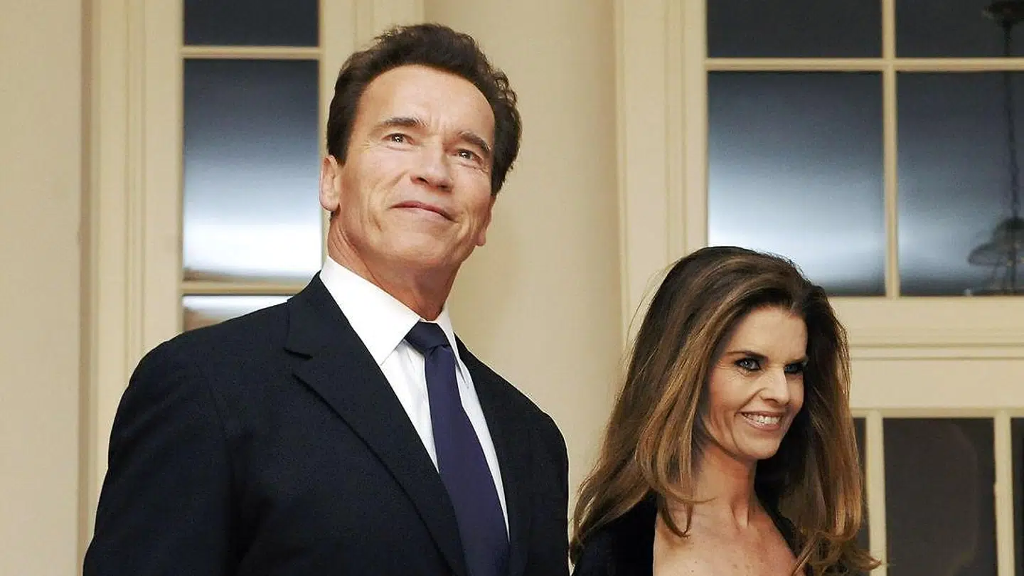 Arnold Schwarzenegger og Maria Shriver fotograferet i 2009 ved en middag afholdt af præsident Barack Obama.