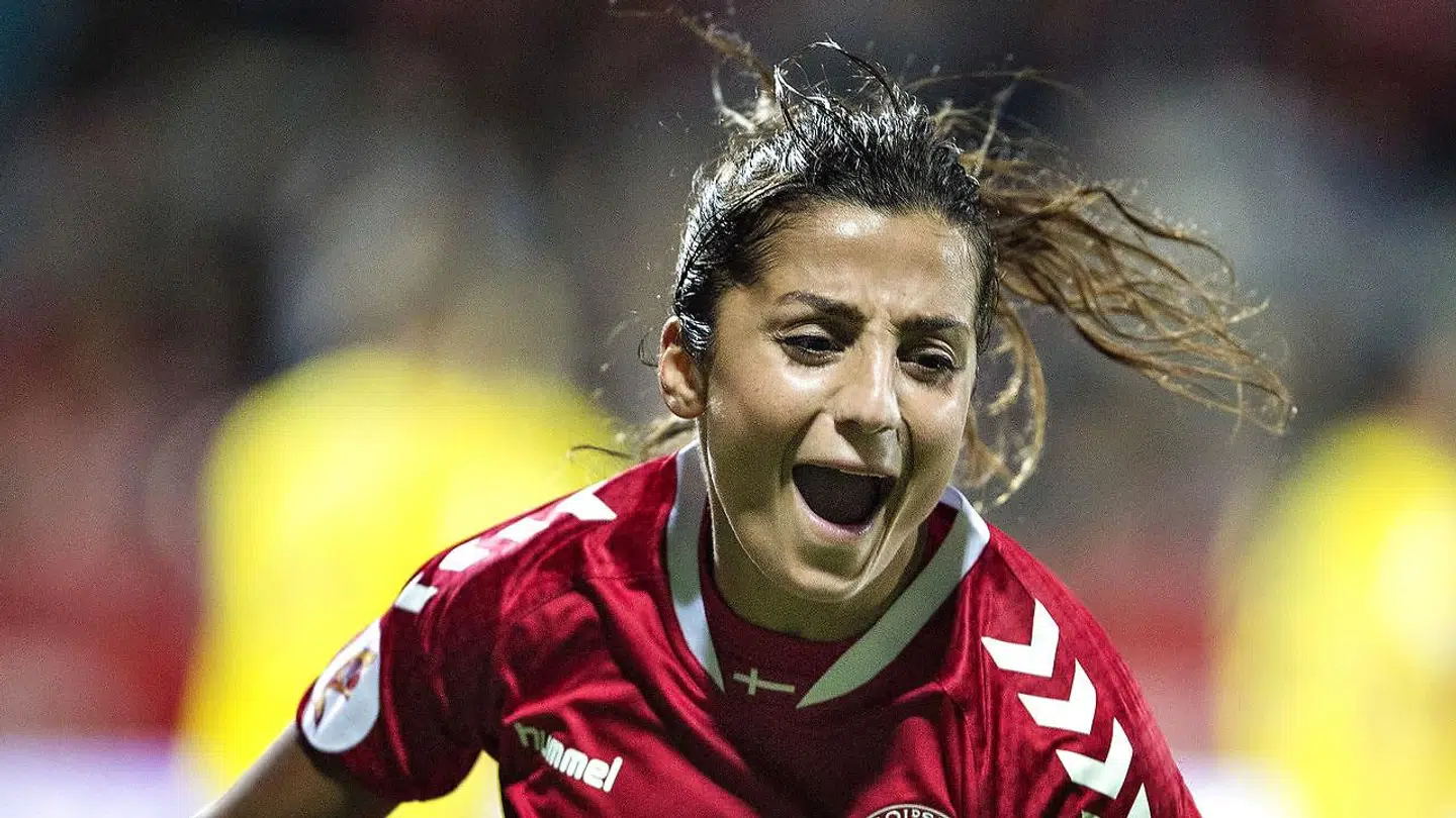 Nadia Nadim bliver beskyldt for at male et glansbillede af Qatar, der bliver voldsomt kritiseret for dårlige forhold for migrantarbejdere og for brud på menneskerettigheder.